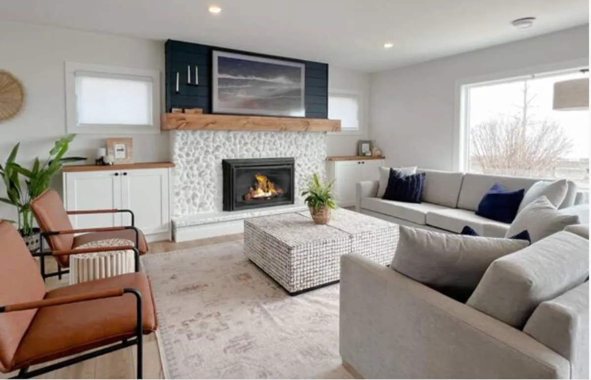 Cedar + Tiki Suite – two connected lakefront cottages for big groups in Turkey Point, Ontario